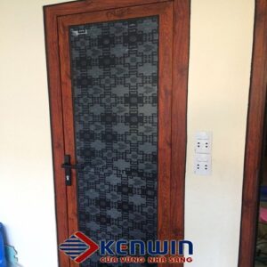 cửa nhôm vân gỗ kết hợp kính họa tiết 1